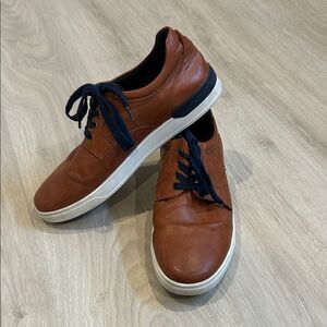 Men's Robert David Tan Faux Leather Sneakers with Navy Accents